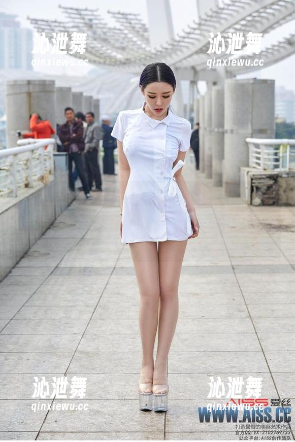 AISS爱丝(黄金版) - 别问我为什么关注小哲，她的福利写真让我对“女神”有了新的理解。