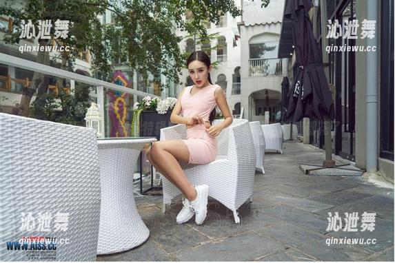 爱丝私拍：新春特辑美丝大餐，看得我这眼睛都花了