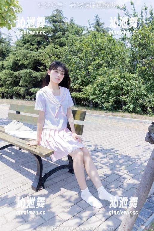 BoBoSocks袜啵啵 - 这定制的厚黑丝五指袜，竟然还想让奶油拍点儿写真？