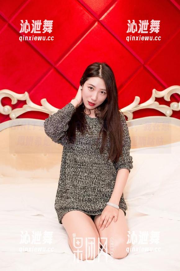 GIRLT果团网 - 白丝，最新写真，我在想周妍希是不是在暗示什么，心里嘀咕咕