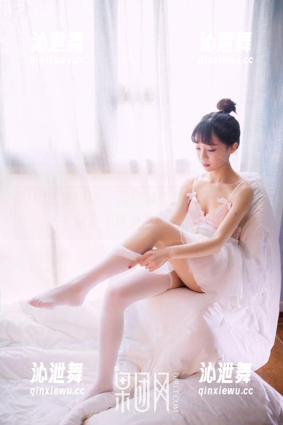 GIRLT果团网 - 周妍希的连衣裙福利，开始了不可思议的旅程！