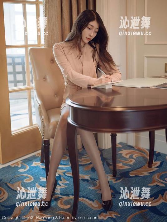 HuaYang花漾-Cris_卓娅祺 HuaYang花漾 - 白色系的Cris_卓娅祺,裹着优雅的同时也有点调皮