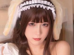 Quan冉有点饿，校服写真更新，今天该吃点啥呢？