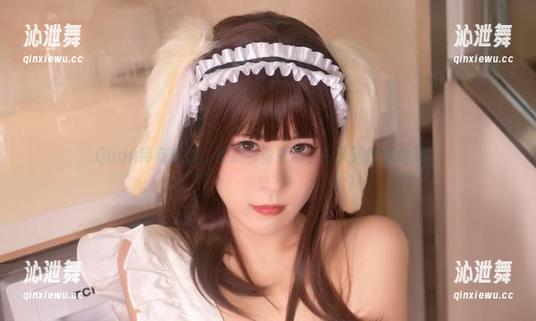 Quan冉有点饿，校服写真更新，今天该吃点啥呢？