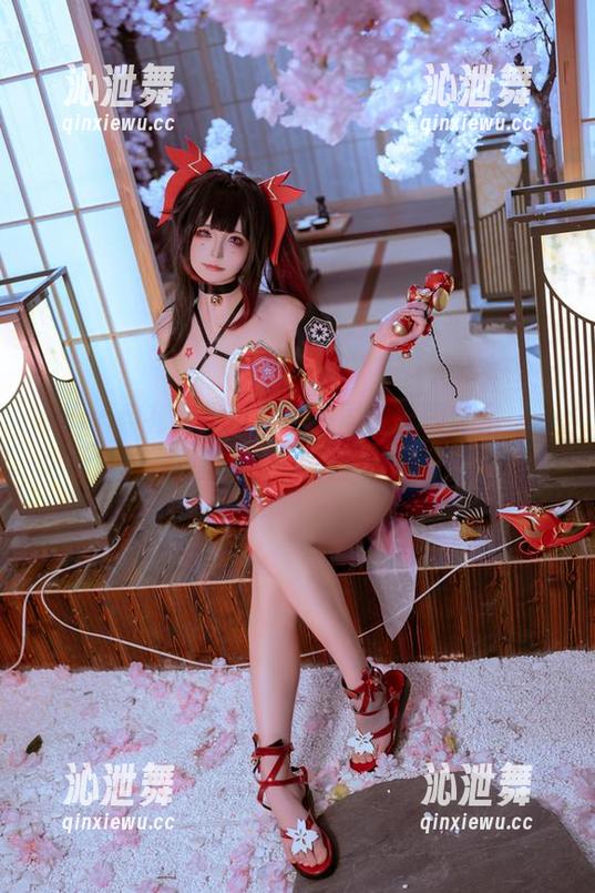 Quan冉有点饿带着申鹤同人礼服合集，慢慢欣赏再慢慢干饭