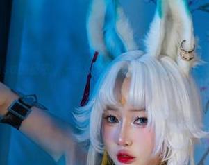 一边看Tiny Asa的皮衣，一边思考：这身打扮能不能在我的衣柜找到？
