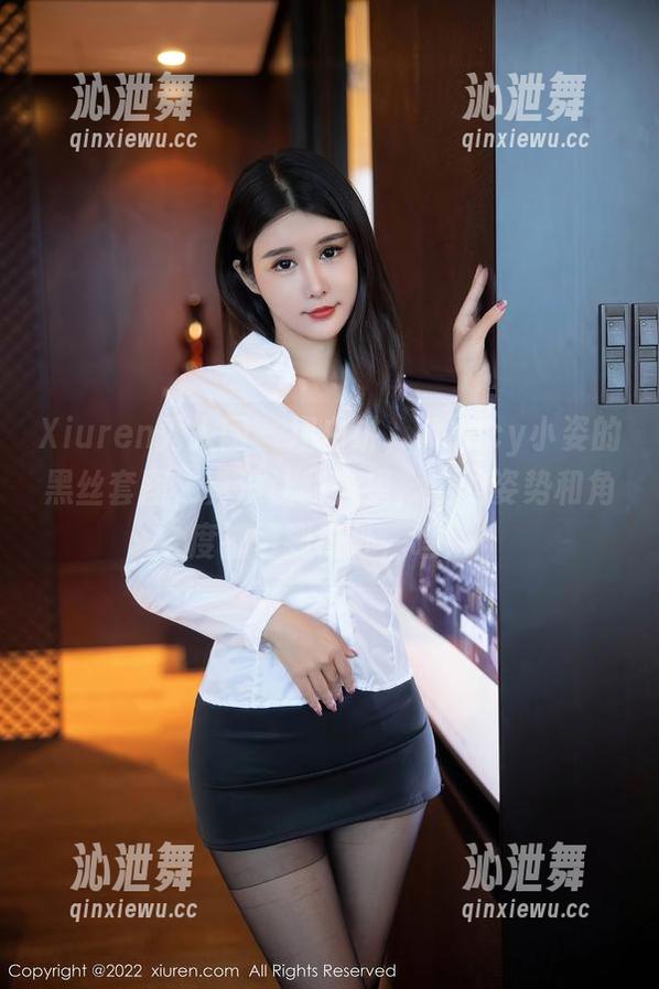 Xiuren秀人网 - 坦白讲，Nancy小姿的黑丝套图，真没让我失望，选的姿势和角度都恰到好处，嘿！