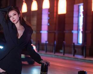 Xiuren秀人网 - 余心曼的纯白写真，光华闪烁，意想不到的色彩拼图？
