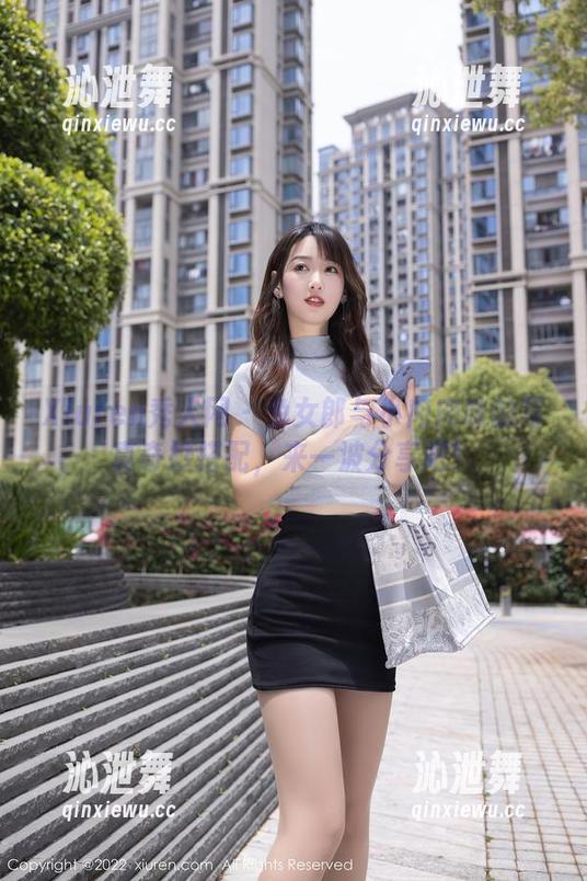 Xiuren秀人网 - 兔女郎与小肉肉咪的写真奇妙搭配，来一波分享吧！
