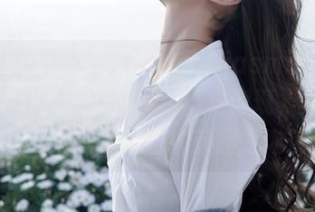 Xiuren秀人网 - 看小茉莉jasmine的女王精选作品，脑海中不自觉浮现，女王的日常会是怎样...吃榴莲还是泡茶？