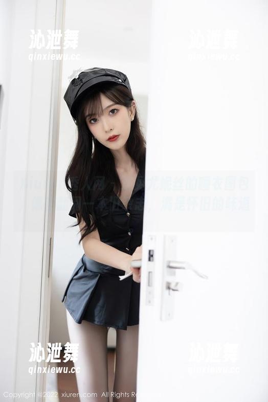 Xiuren秀人网 - 遇见尤妮丝的睡衣图包，像在翻阅一本旧杂志，满是怀旧的味道。