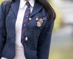Xiuren秀人网 - 快来看看李丽莎怎么把校服穿出了新花样，一缕高清风！