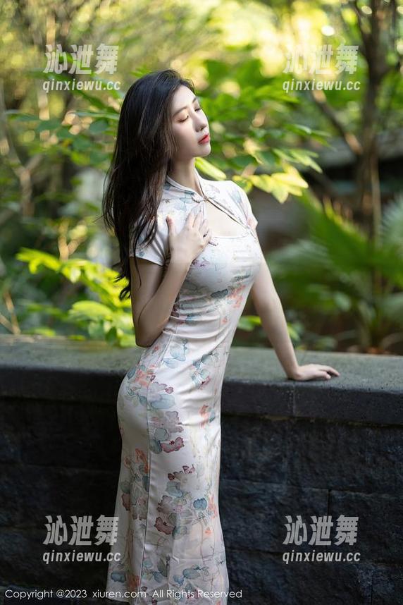Xiuren秀人网-江真真 Xiuren秀人网 - 江真真穿上制服,一张免费照片,决胜千里!