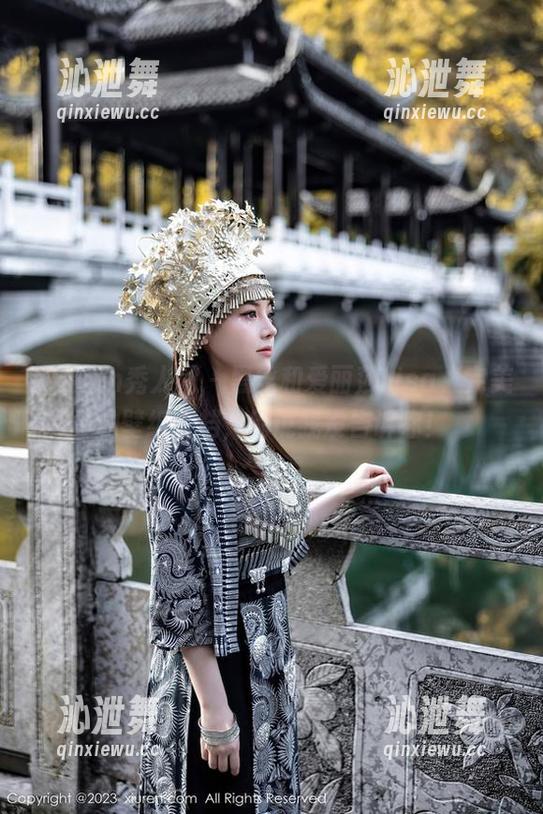 Xiuren秀人网 - 黑丝和爱丽莎Lisa，完美的壁纸搭档，别说我没告诉你！