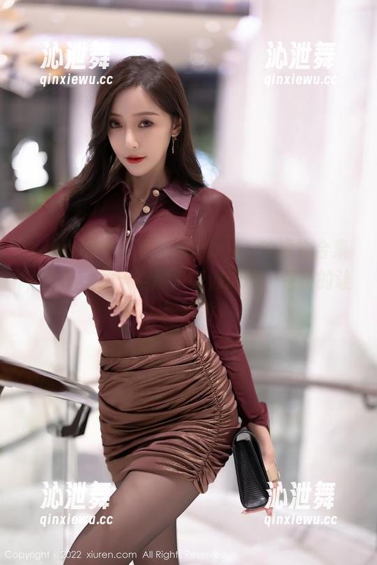 Xiuren秀人网 - 瑶瑶baby的海边合集，壁纸里的天空颜色好像能吃，碧蓝的让人想梦游。