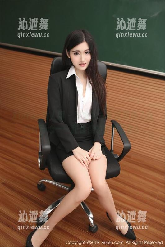 Xiuren秀人网-甜佳佳 Xiuren秀人网 - 连体衣,果然连接了我的好奇心——甜佳佳的套图分享!