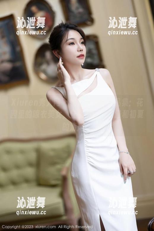 Xiuren秀人网 - 软软子最新作品集：花园里的晾衣美女，让我想到了浪漫和初夏的清风。