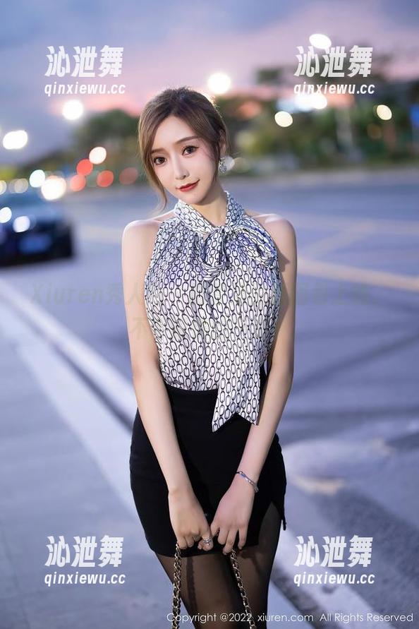 Xiuren秀人网-陆萱雅 Xiuren秀人网 - 陆萱雅的新图包上线,不带眼镜的不算!