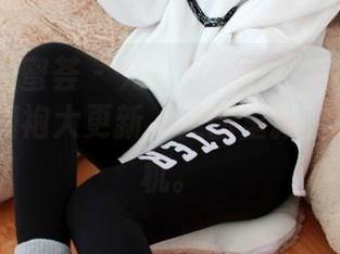 YouMi尤蜜荟 - 克服所有审美疲劳的易阳Silvia旗袍大更新，美图里藏着她的小心机。