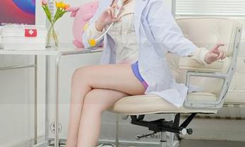 ZinieQ的体操服以外的私房风味，这巧妙的搭配真让人疑惑！