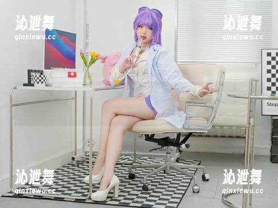 ZinieQ的体操服以外的私房风味，这巧妙的搭配真让人疑惑！