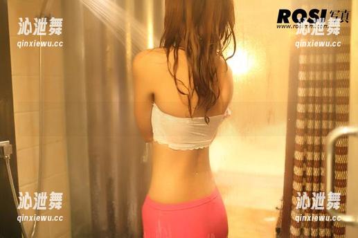 rosi - 穿梭在校园里的“恋恋”，她的写真在网盘上悄悄讨论中