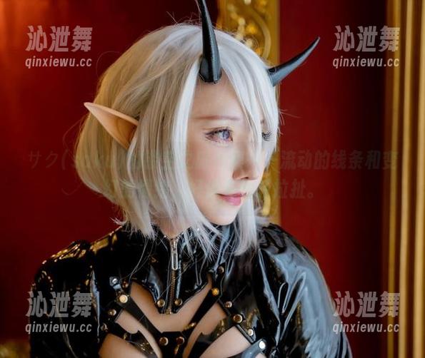 サク(saku)的镂空之旅合集——流动的线条和变幻的情绪，好像在轻轻拉扯。