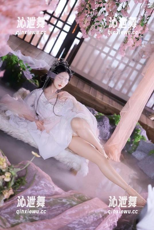三度_69的少女美图合集：不说别的，看这个妆就想点开啊。