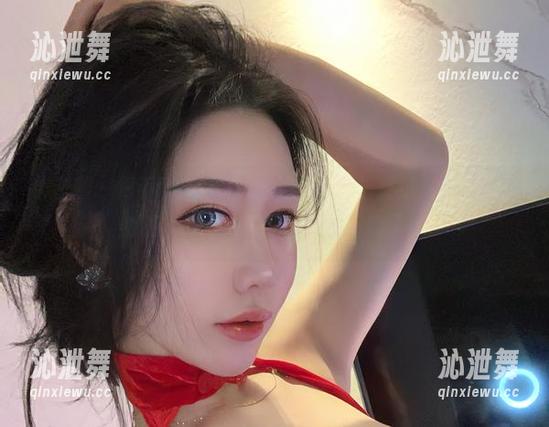 微密圈 - 把不爱笑的赛琳的温柔原图当壁纸，全办公室都在‘原谅’我了，不怕闲聊了！
