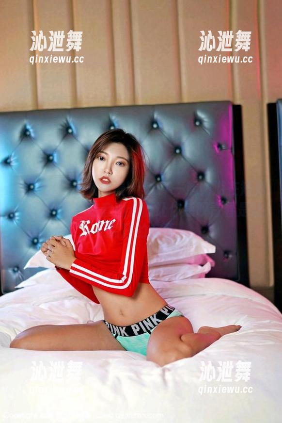 嗲囡囡 - 和陈雅漫VICKY一起畅游在短裙的海洋里！这套图资源让你感叹青春是让人抓狂的东西。