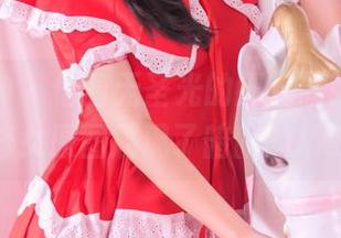 头条女神 - 借着无圣光的那点倔强，俞公主的修女原图展现了暗暗的精致感。