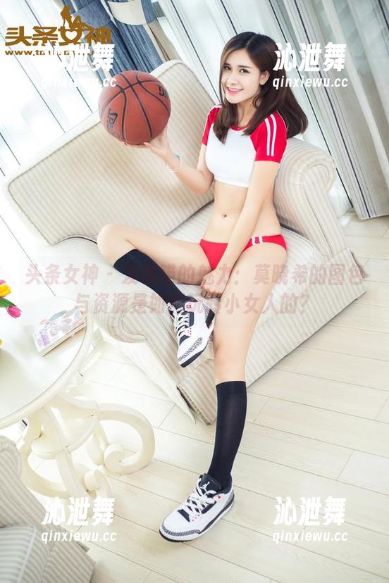 头条女神 - 发现喵的魅力：莫晓希的图包与资源是如何玩转小女人的？