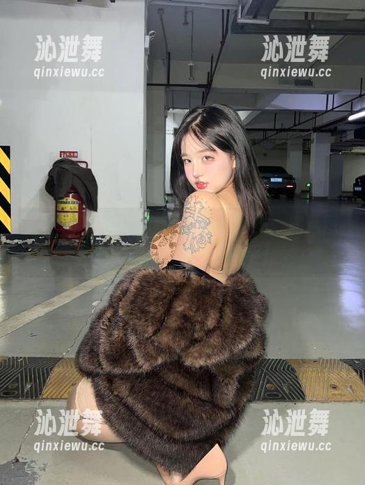 微密圈 - 小u优优子和她的貂皮：精选图包，快来追随这份奢华！