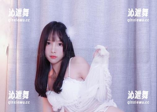 看！小小奶瓶儿的私拍资源，女王气质随处可见