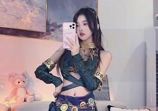 办公室风云中的“小小奶瓶儿”，普通又特别，无圣光，让美图的味道更加自然。