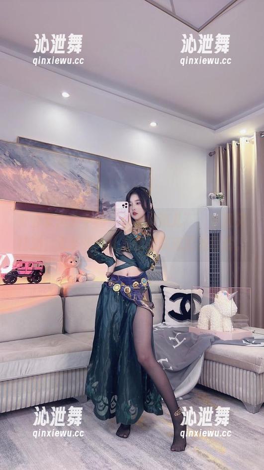 办公室风云中的“小小奶瓶儿”，普通又特别，无圣光，让美图的味道更加自然。
