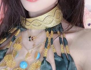 图片中的小小奶瓶儿，裤里丝是色彩的替身？