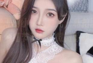 白色蕾丝下的小小奶瓶儿，私拍图集里的每个细节都让人微微颤动。