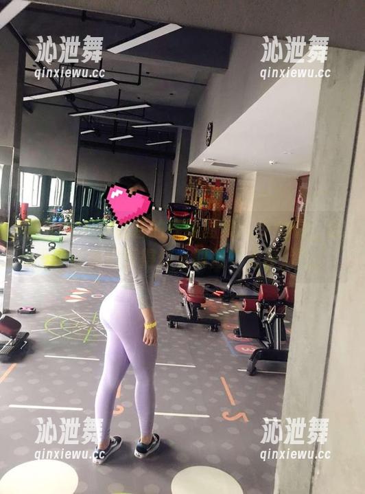 微密圈 - 小芯酱的在线图集：少女们，这里会让你们懂得什么叫做“无辜脸”。