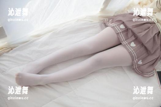 少女秩序 - 小满的红裙套图，真心让我恍惚了，裙摆摇摇的样子，太迷了吧？