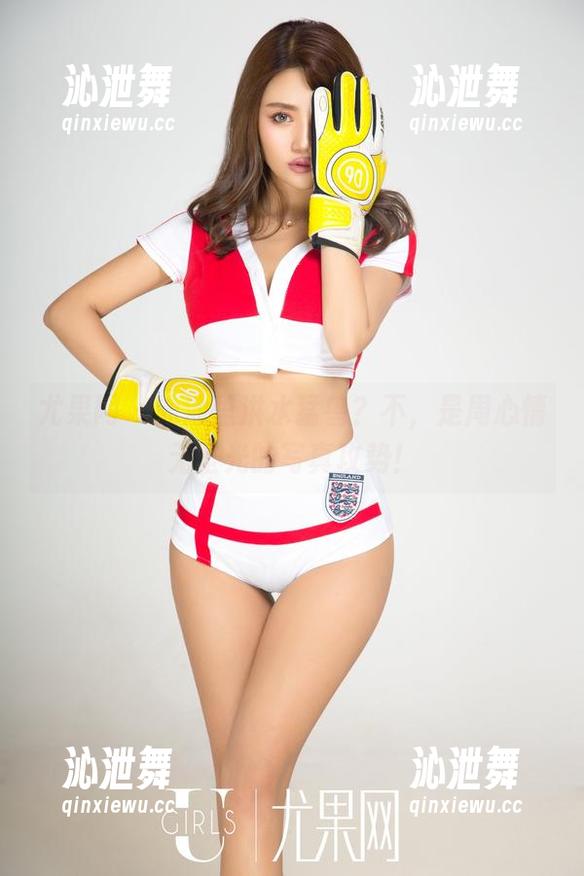 尤果网 - 泳池里洪水猛兽？不，是周心情无圣光的写真攻势！