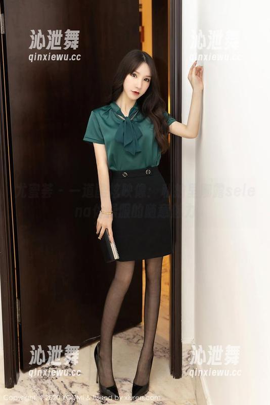 尤蜜荟 - 一道酷炫映像：私拍里娜露selena体操服的随意魅力