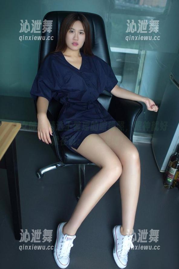 推女郎 - 精选王馨瑶的眼镜照，眼神就好像在说：来一发吧！