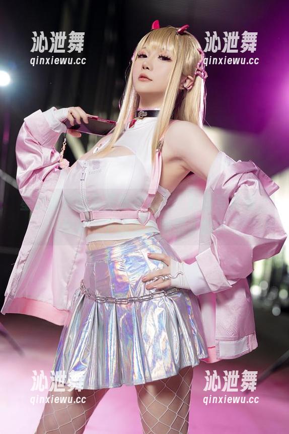 星之迟迟的万圣节金魔女，最新写真集，想问一下这衣服哪里买的？