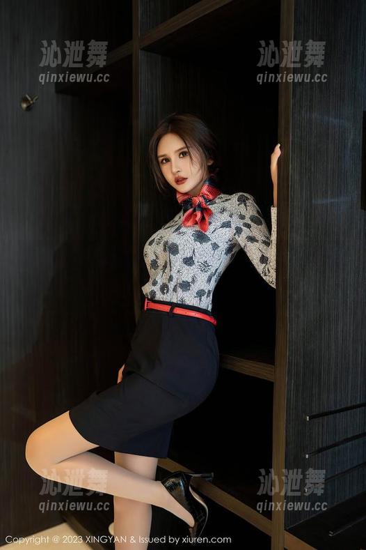 星颜社 - 刘钰儿的定制写真，眼镜到底有多迷人？