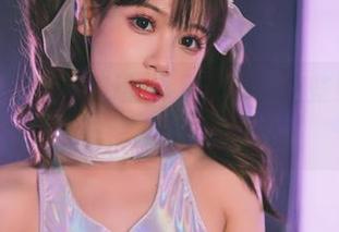 来瞧瞧，星黛鹿鹿i的裸足游戏，这些照片真让人膜拜