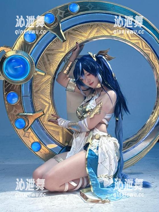 这图包也太犯规了，是你的阿薰呀的全套制服敞开大门。