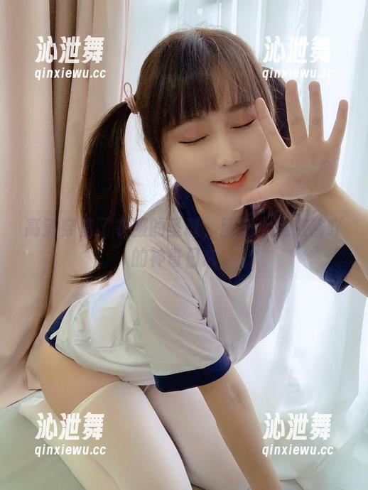 是依酱吖 高清穿错了衣服的圣诞,图册上是依酱吖的神奇日常。