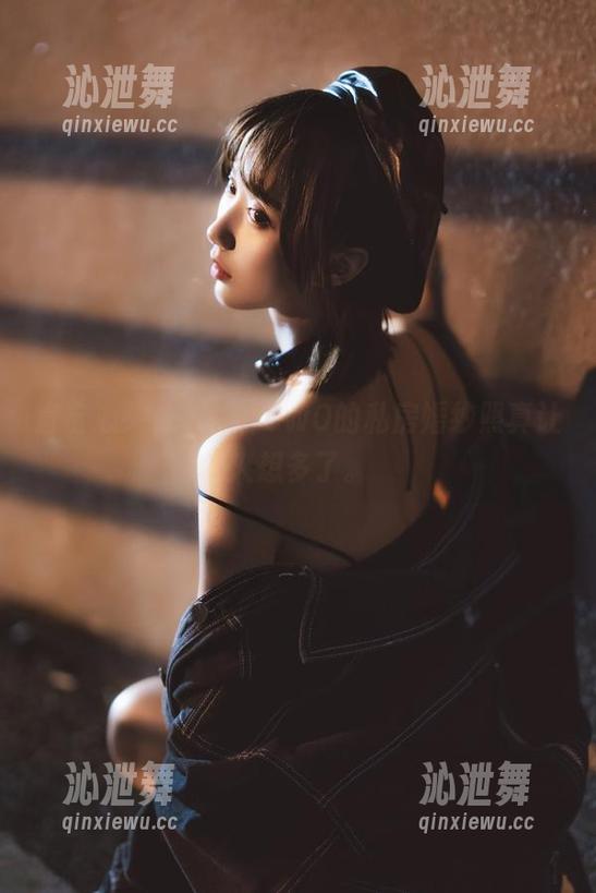 直击心头，木棉棉OwO的私房婚纱照真让人想多了。