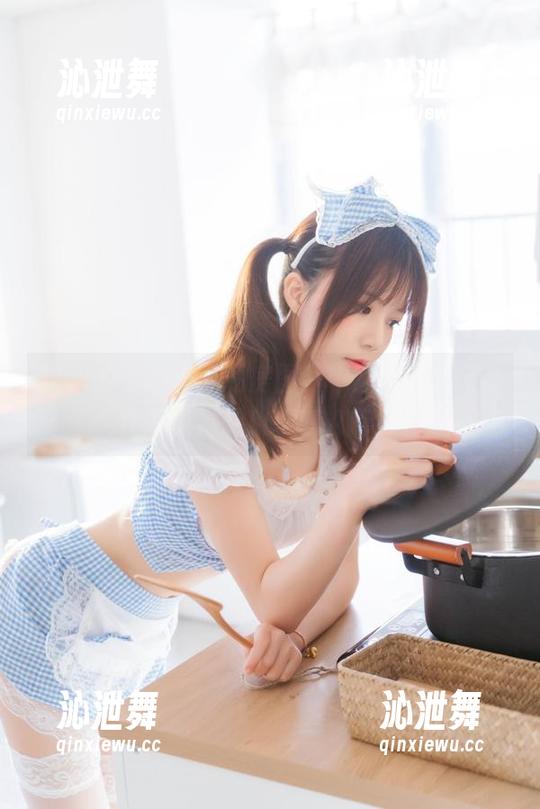 秋天的不归路，私房图片中的桜桃喵好像在诉说她的LOLITA篇章。